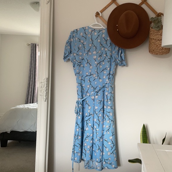 Amazon | Blue Flowery Wrap Dress - Picture 5 of 5